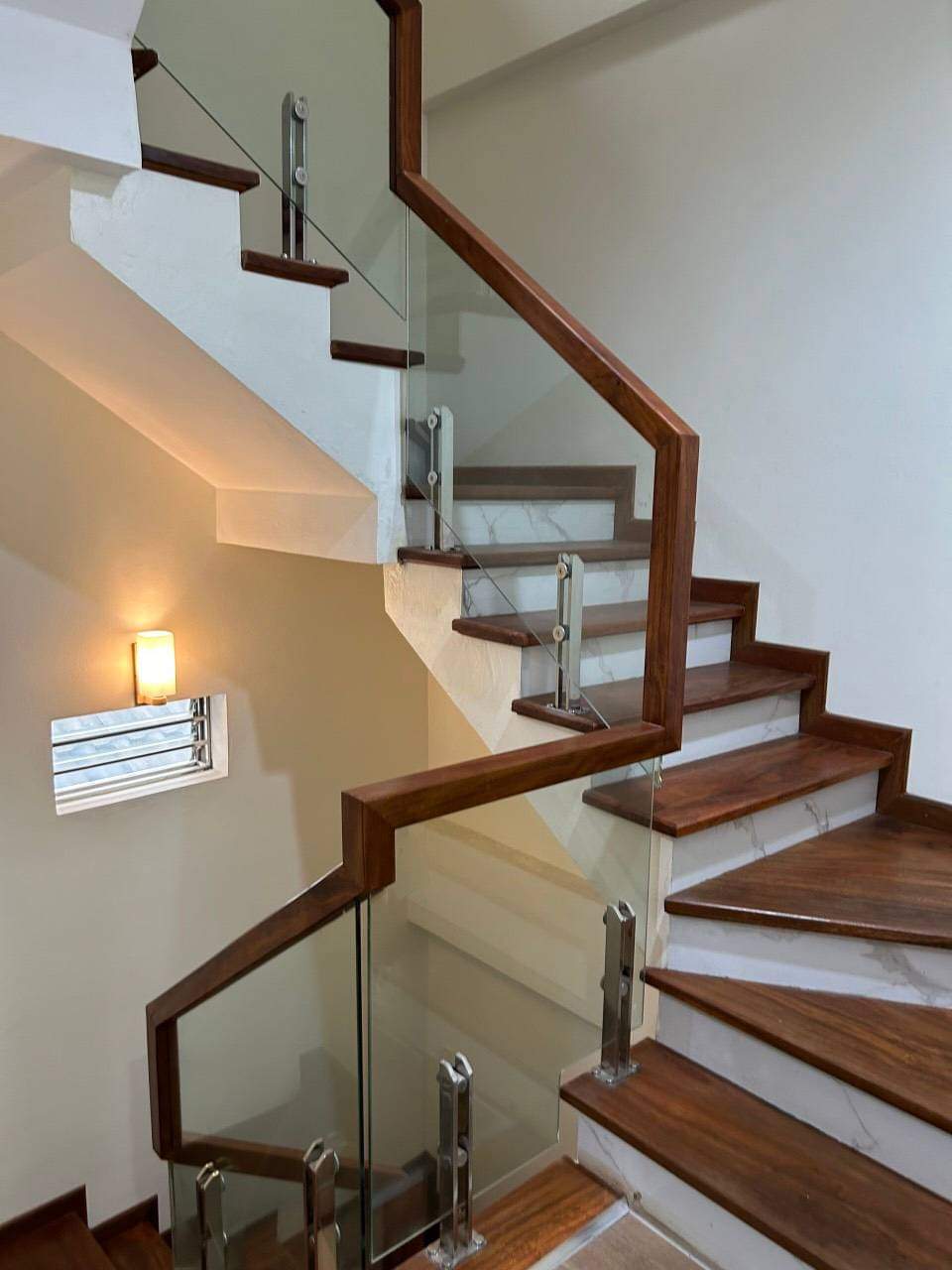 Tôi cho thuê nhà mới, hai đường đi, Võ Thị Sáu, 105m2x 5T vỉa hè 29 Tr - Ảnh 1